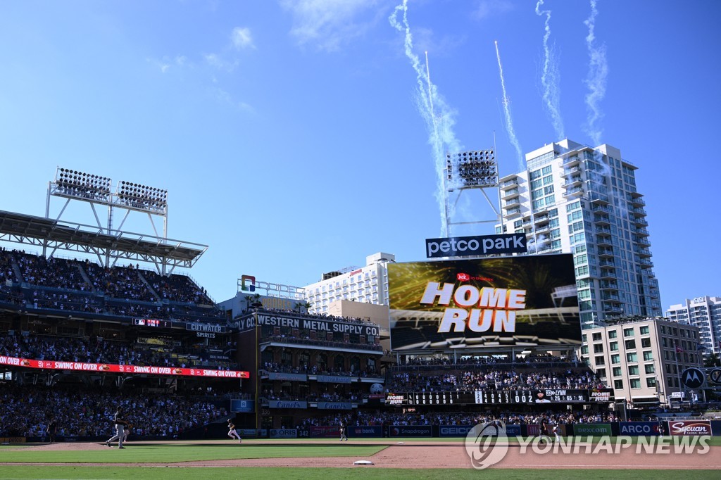 김하성, 11호 홈런에 28번째 멀티 히트…MLB 샌디에이고 PS 진출(종합)