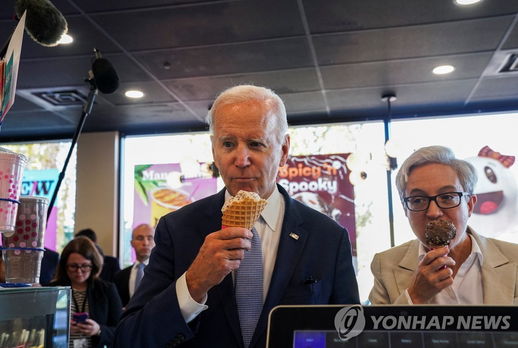 바이든 "달러 강세 걱정 안한다…미 경제 지독히 견고"