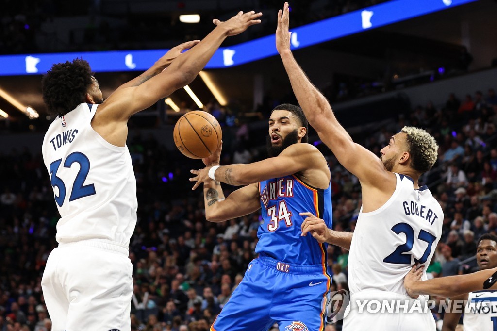 NBA 피닉스, 댈러스에 극적 역전승…개막전서 PO 탈락 아픔 갚아