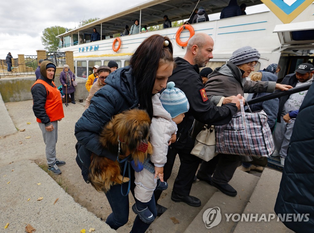 러, 헤르손 전황 악화하자 긴급 대피령 "모두 즉각 떠나라"