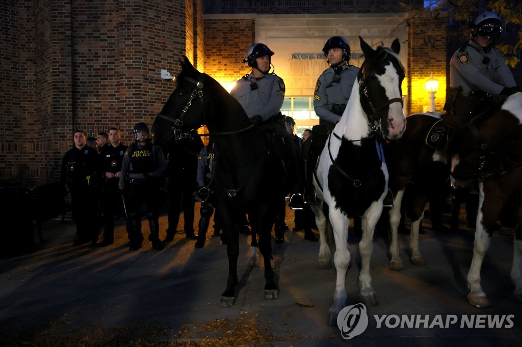 "토크쇼라더니 폭동 위험"…美대학, 극우단체 교내 행사 취소