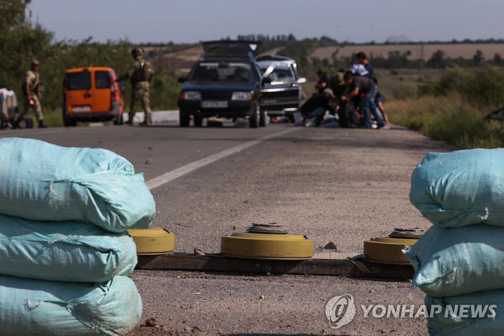 러 점령지 우크라 주민들, '철의 장막' 뚫고 탈출 감행