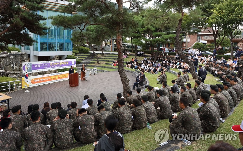 향기에 취하고, 황태맛에 놀라고, 문학에 흠뻑…인제 축제 가득