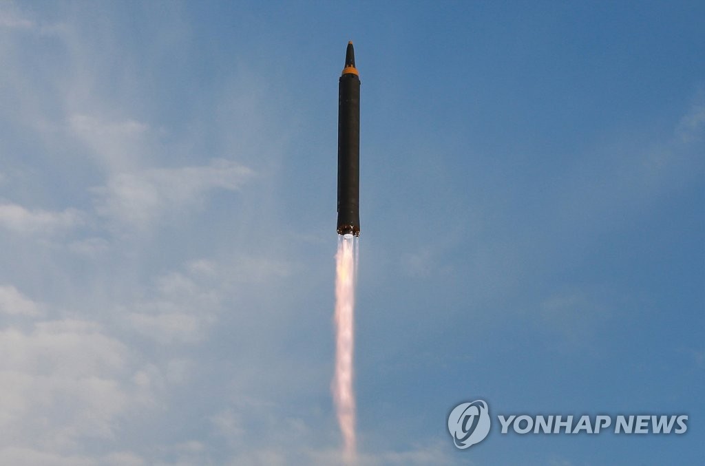 북, 일본 통과 중거리미사일 쐈다…군, JDAM 2발 폭격훈련(종합4보)