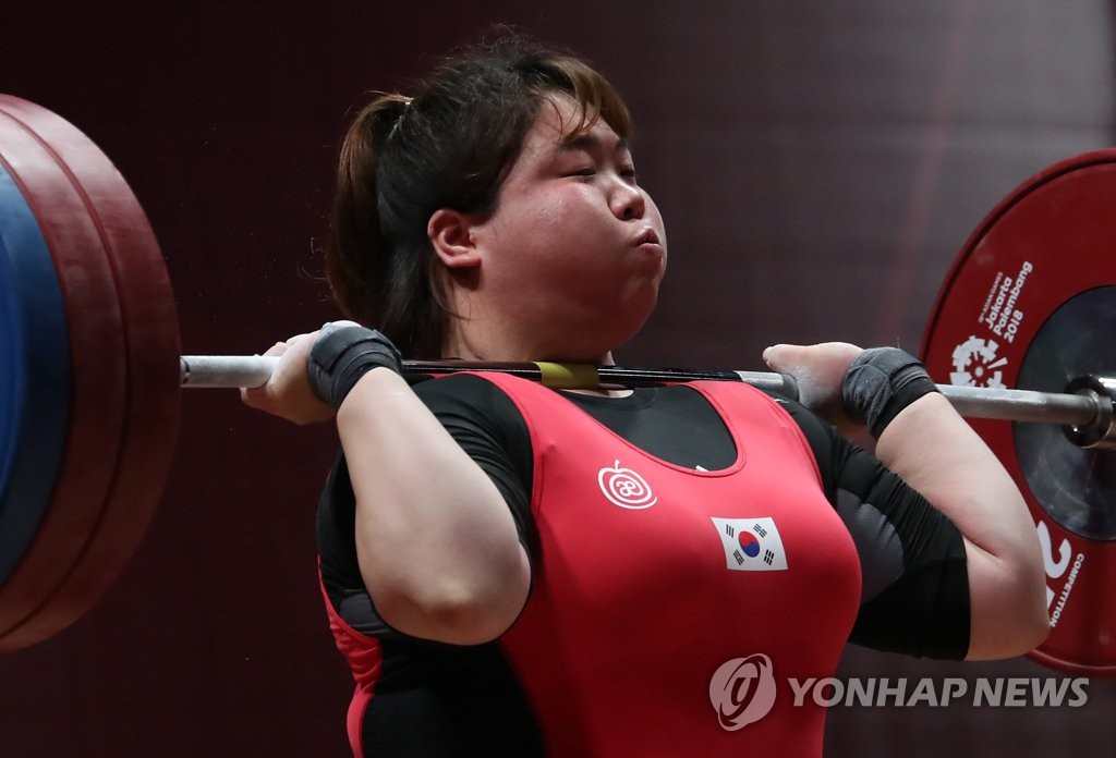 [전국체전] "언니도 있다"…손영희, 역도 최중량급 용상 한국新