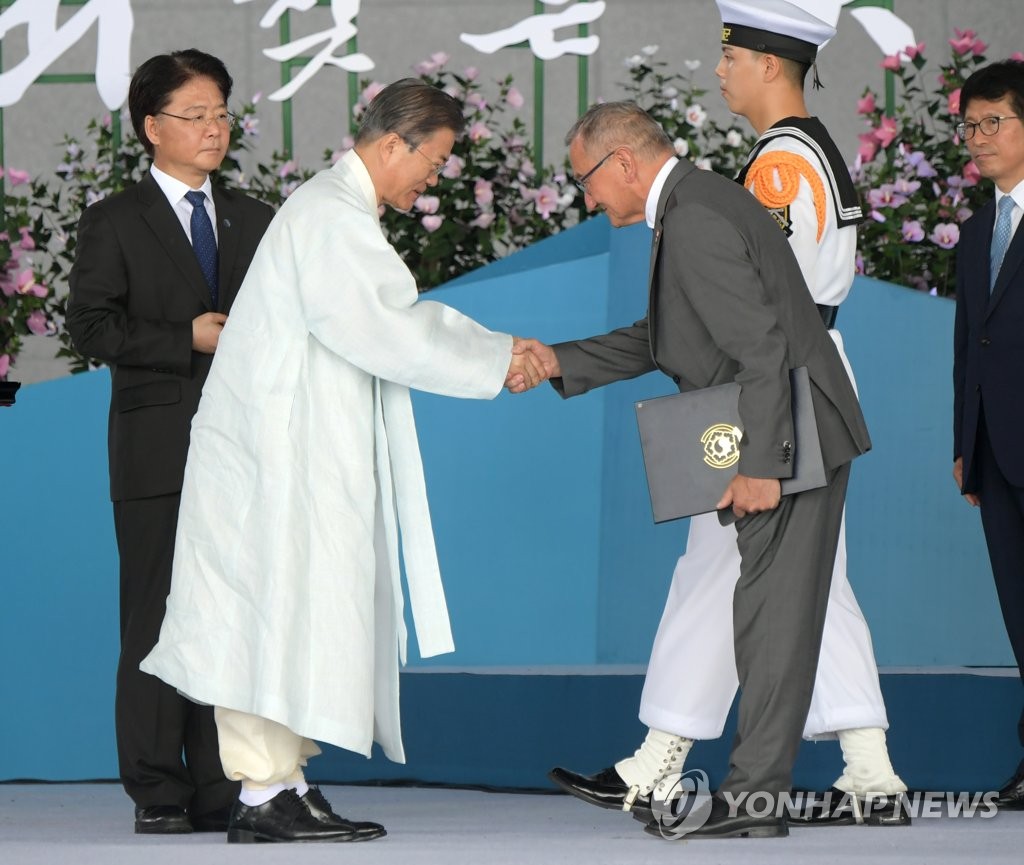 103년만에 고국 품으로…프랑스에 잠든 홍재하 지사 유해 봉환