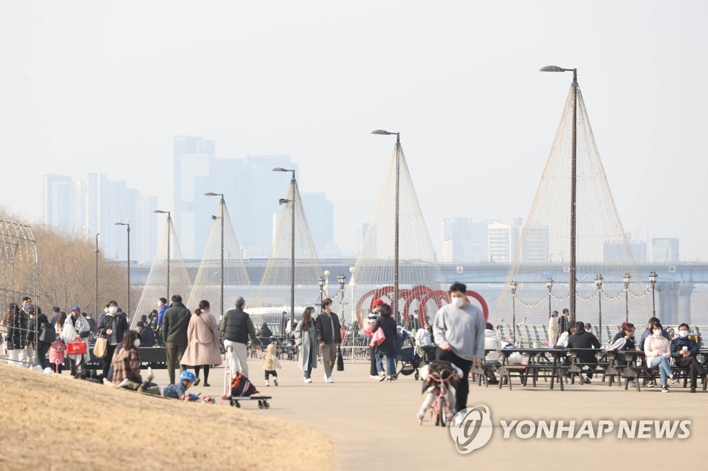 한강공원 술·담배 금지 가능할까…서울시 "신중하게 검토"
