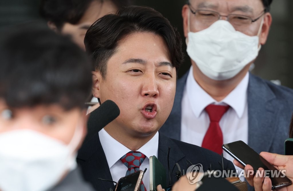 경찰 '성상납 의혹' 이준석 무고 혐의 송치 방침