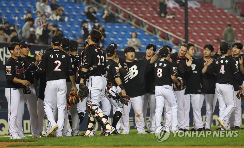 kt, 3위 싸움 유리한 고지…키움은 안우진 카드 '만지작'