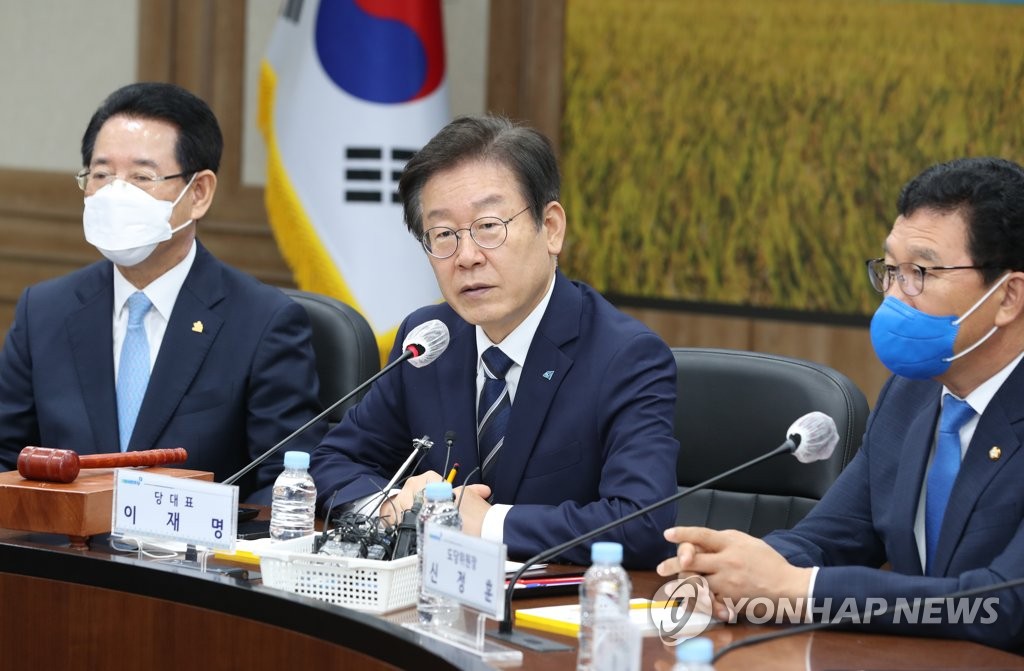 與, 이재명에 '성남FC 의혹' 총공세…"뇌물참사 몸통, 사퇴하라"