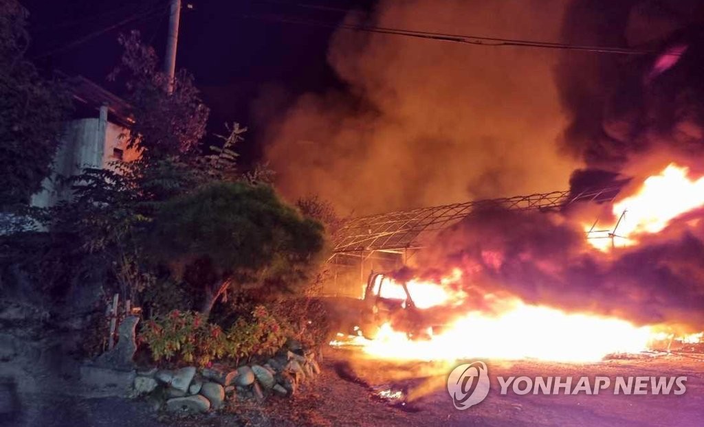 '불꽃놀이 폭죽 때문?' 횡성한우축제장 인근 불…4명 경상