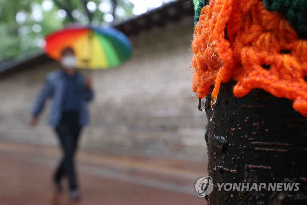 전국 흐리고 내륙 낮까지 가끔 비…낮 최고기온 18∼26도