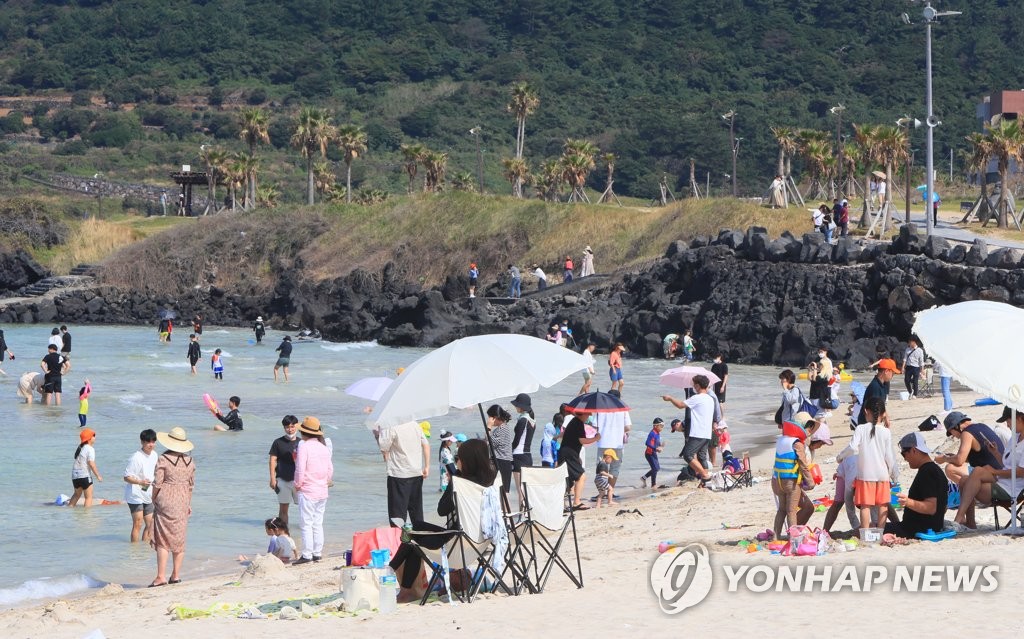 "다시 여름 온 듯" 제주 가을 늦더위 기승…구좌 31.2도