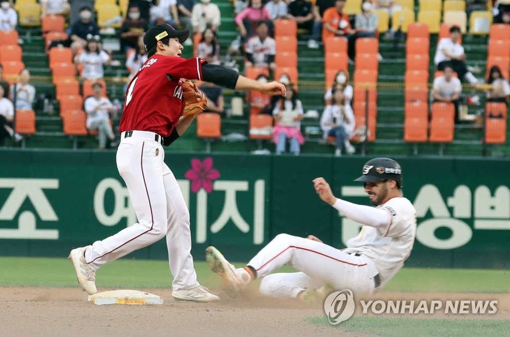 프로야구 SSG 1위 확정 연기…최하위 한화에 발목