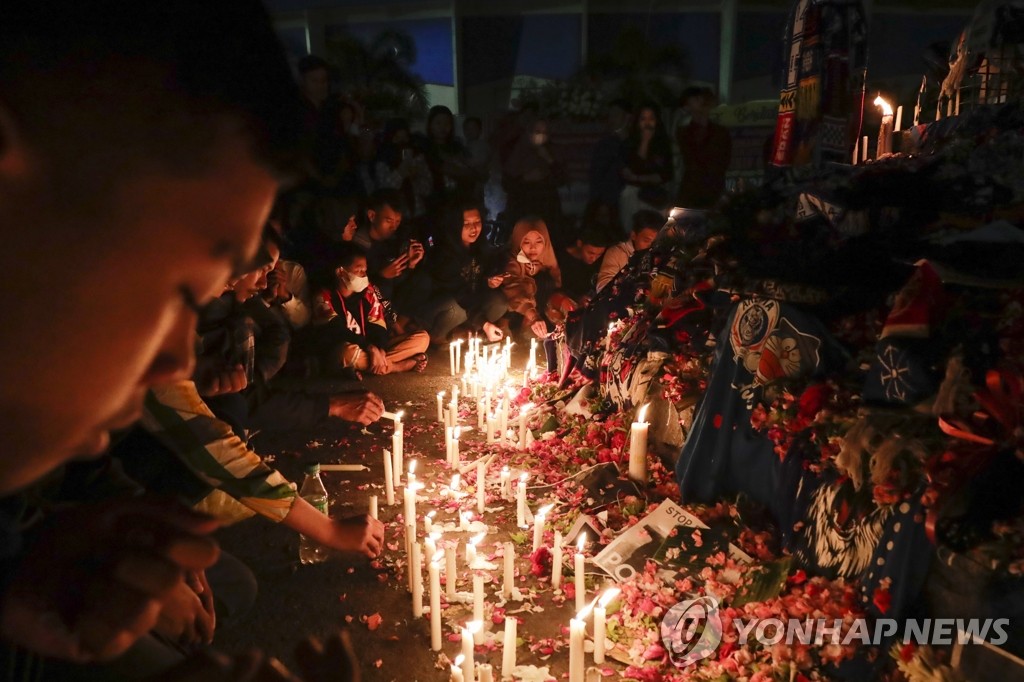 인니 경찰, 축구장참사 책임론 확산에 현지 서장 해임·9명 정직