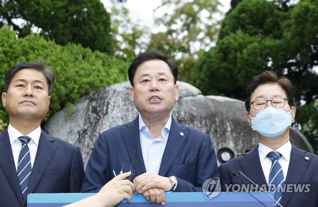 민주, '文 조사요구'에 총반격 "尹정부에 경고…뒷배 누구냐"