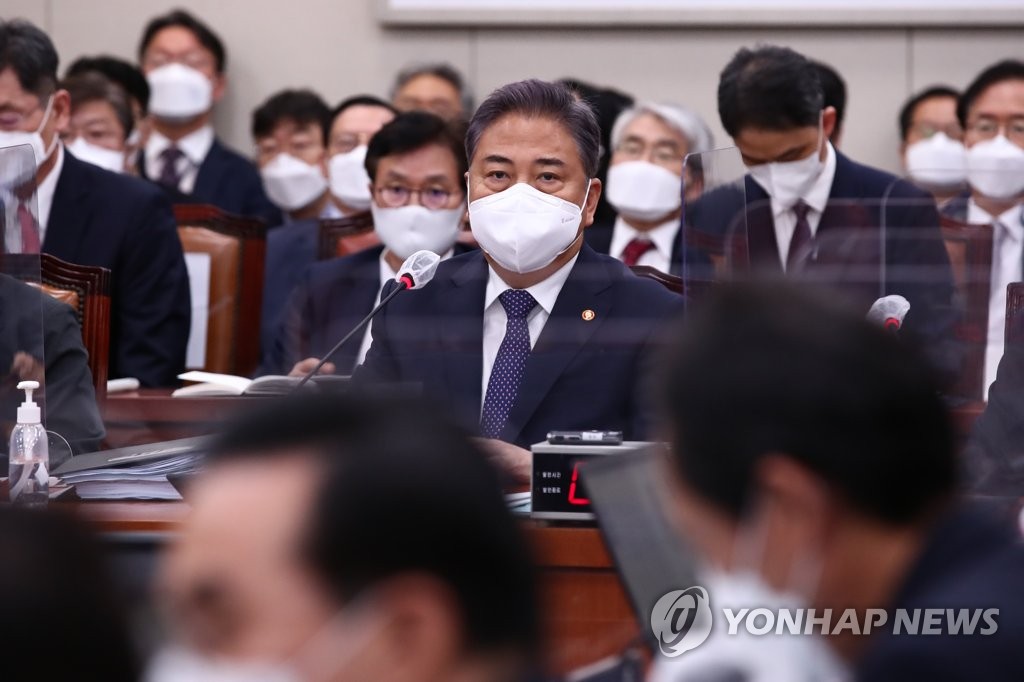 "박진 퇴장해야" vs "난장 만들건가"…외통위국감 첫날부터 파행(종합)