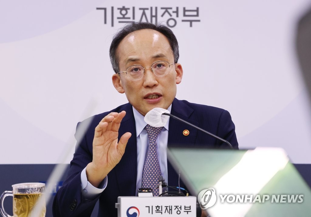 '버팀목' 경상수지마저 적자로…'한국경제 위기설' 확산하나