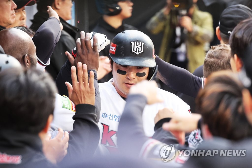 kt, NC 꺾고 3위 사수…박병호 연타석 대타 홈런 폭발