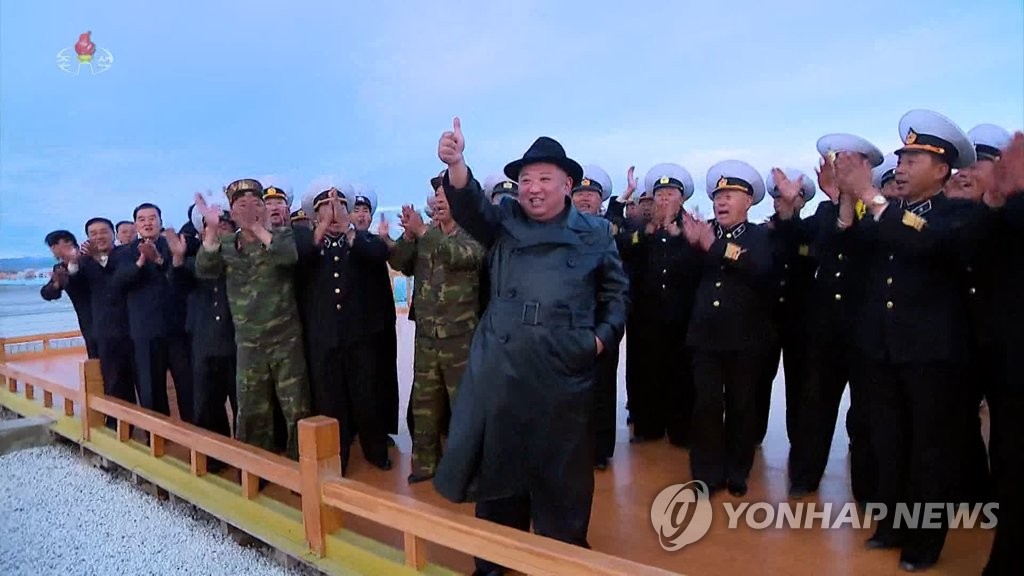 北김정은, 도발지휘-민생행보 '동분서주'…지도력 과시하나