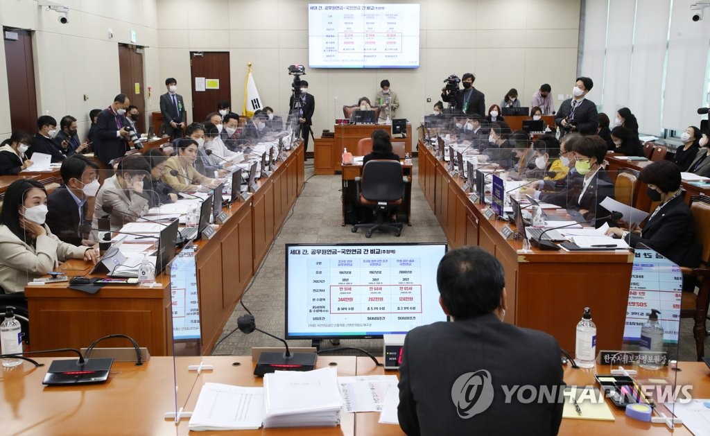 국민연금 개혁 어떻게…"소득비례에 중점…기초연금 연계 논의"(종합)