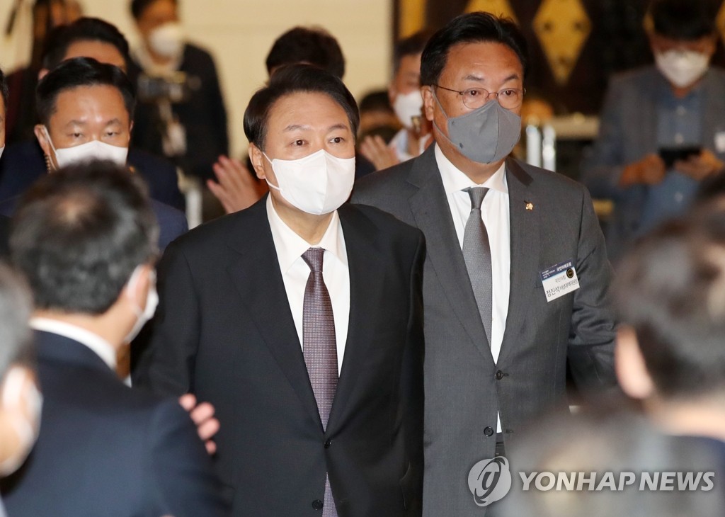 옵션에 추가된 '전술핵 재배치'…尹대통령, 핵무장론 기우나(종합)