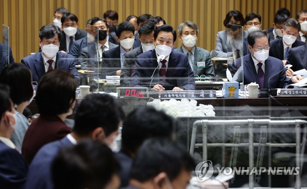 野, 서울시 국감서도 '친일 공세'…일왕옷 대여행사 질타