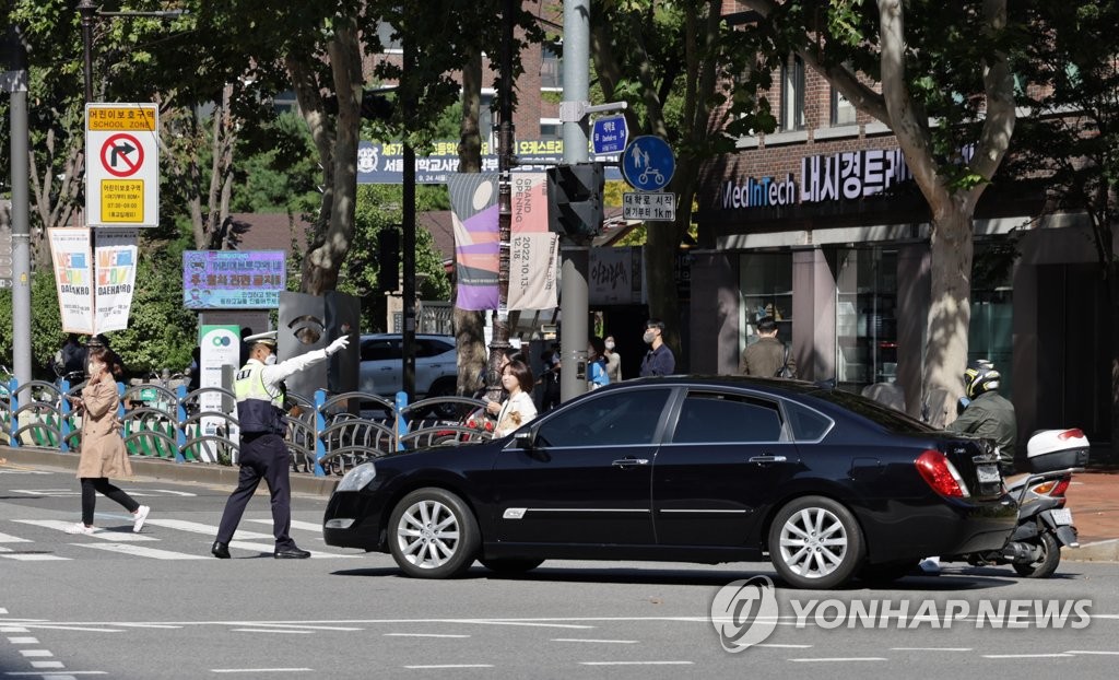 '횡단보도 일시정지' 계도기간 끝…제주서 2시간 만에 11건 적발