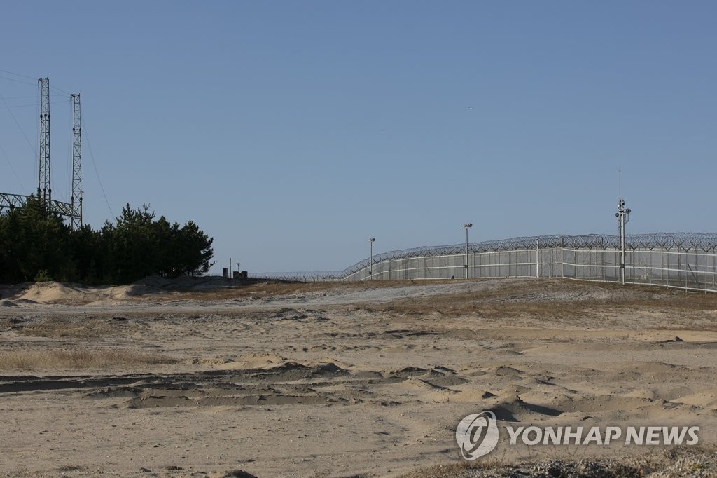 국방부 "민주당 '미사일 낙탄 은폐' 주장 부적절…강한 유감"