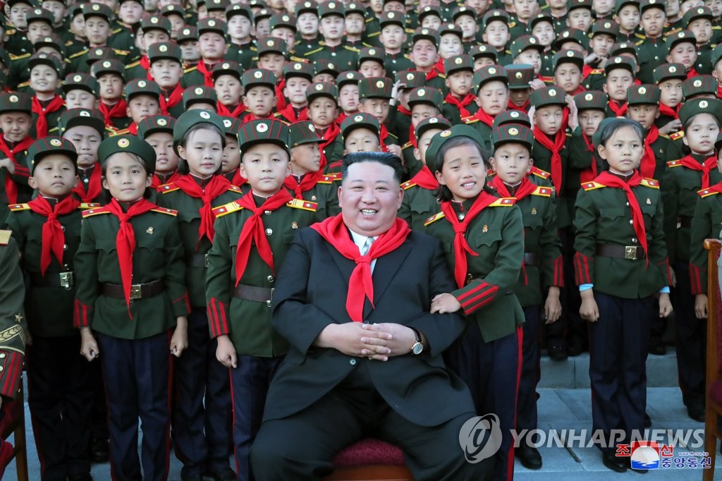 김정은, 나흘만에 만경대학원 재방문…"혁명의 핵심 골간"(종합)