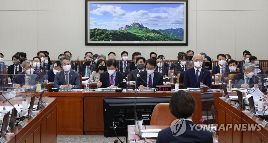 '매립지 연장' 주장 수도권매립지공사 사장 국감서 질타