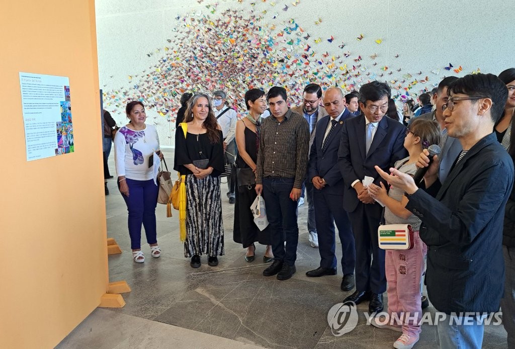 세계적 문화축제 수놓은 '자폐 스펙트럼' 2천여점 나비 그림