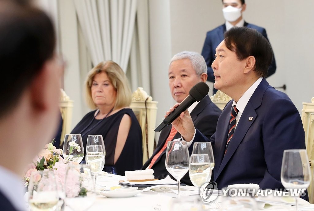 尹대통령, 바흐 IOC위원장과 만찬…"스포츠에도 자유·연대"(종합)