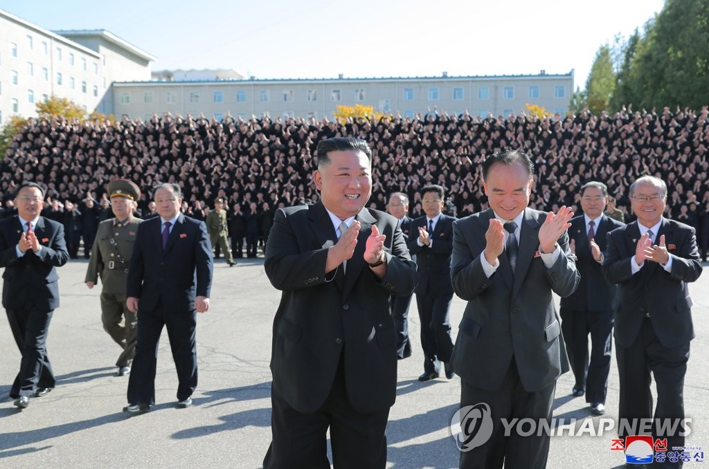 김정은, 잇단 도발 뒤 내치 행보…민생 챙기고 사상교육