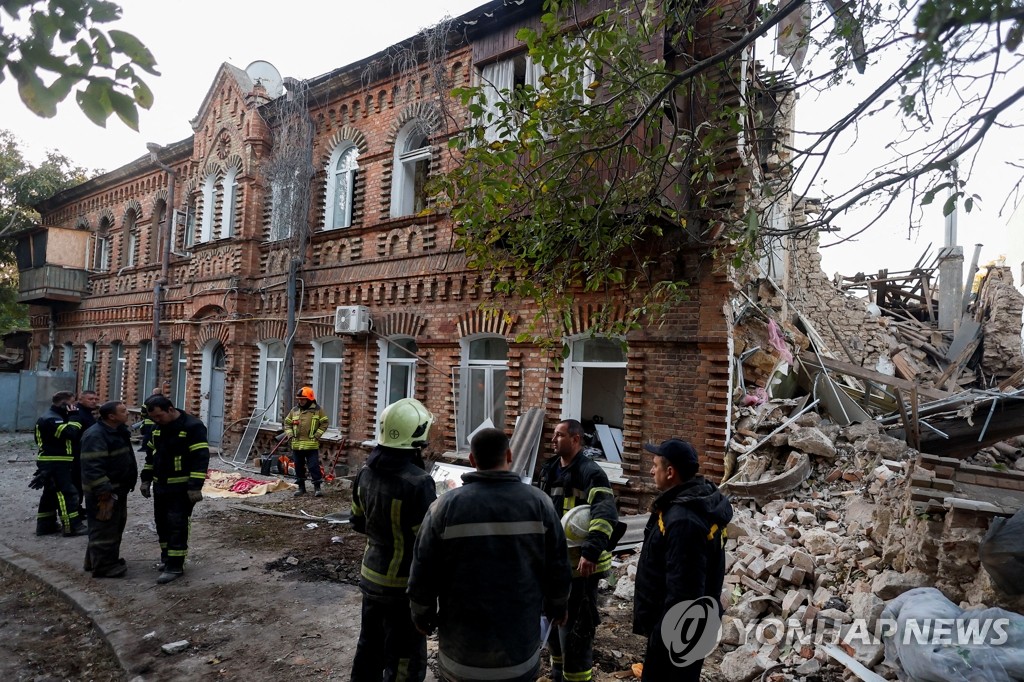 러 연일 공습에 우크라 곳곳서 사망자 발생…대규모 정전도(종합2보)