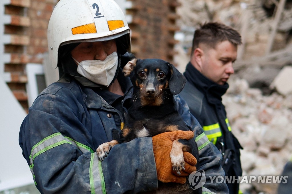 러 연일 공습에 우크라 곳곳서 사망자 발생…대규모 정전도(종합2보)