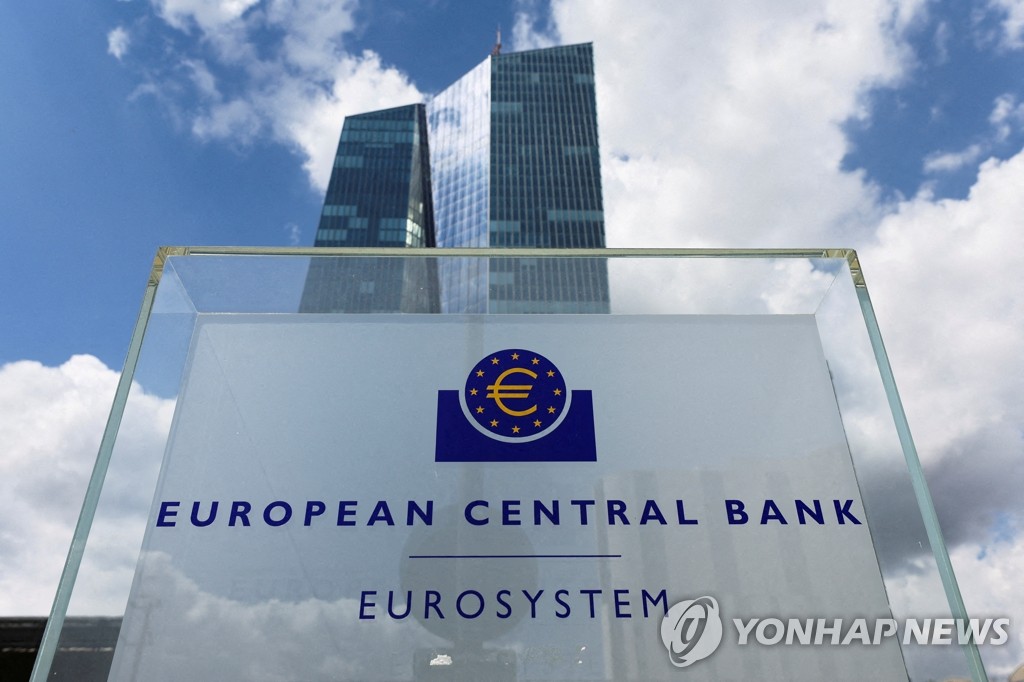 ECB, 빅스텝 이어 두달 연속 자이언트스텝…물가 대응 박차(종합)