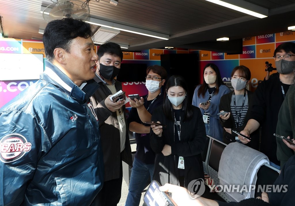 '평가전 참관' 이승엽 두산 감독 "젊은 선수들 가능성 봤다"