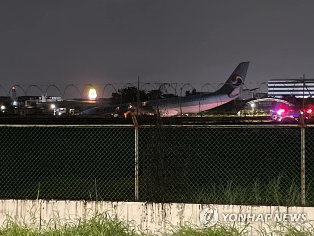 대한항공 사장, 필리핀 공항 활주로 이탈에 "머리 숙여 사과"