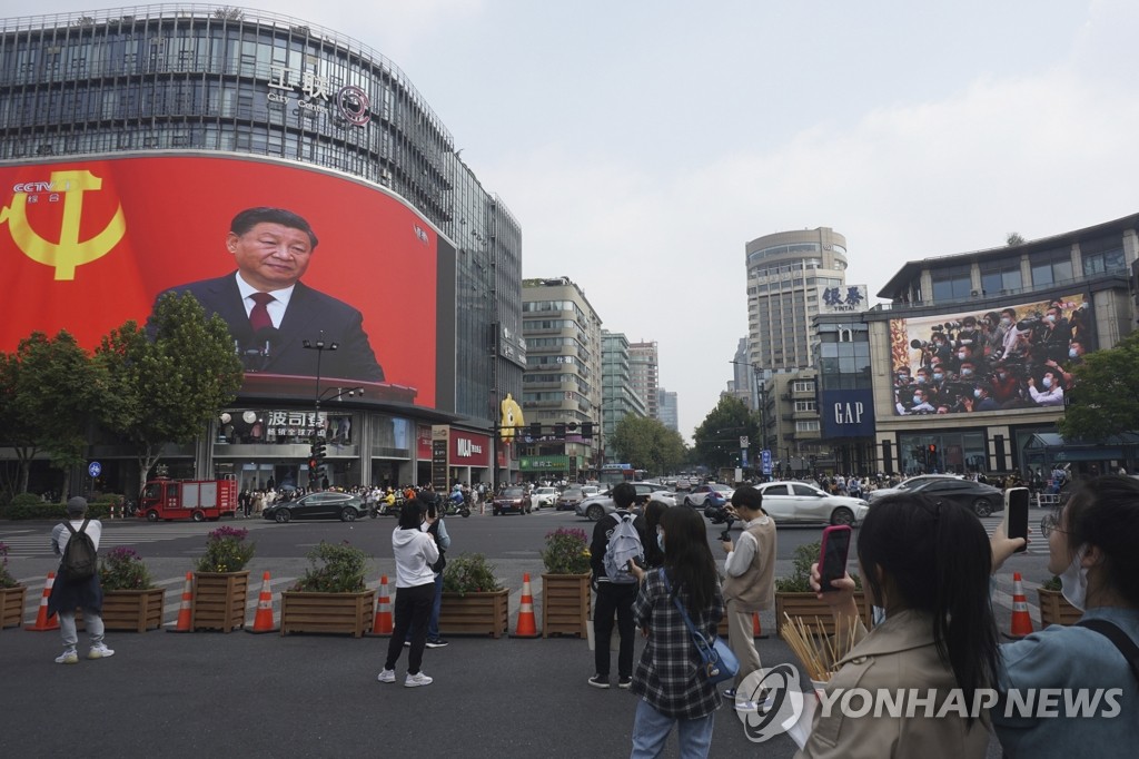 [엔·위안화 추락] 실물경제도 타격…성장률 日 2.0%·中 3.2%에 그칠듯