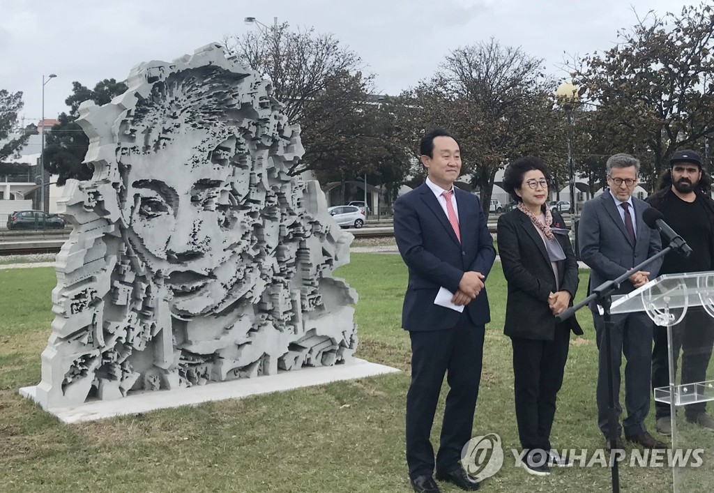 우리나라 첫발 디딘 서양인 기념 조형물 포르투갈에 섰다