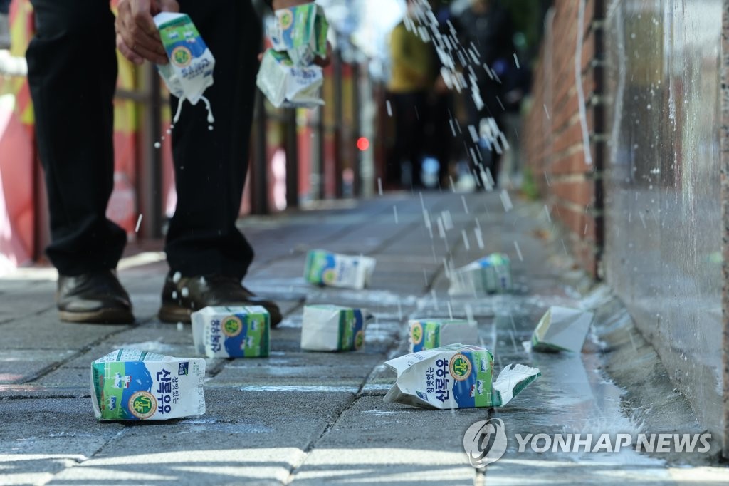 푸르밀 사태 2주째…노사갈등 증폭 속 상생안 도출 가능할까