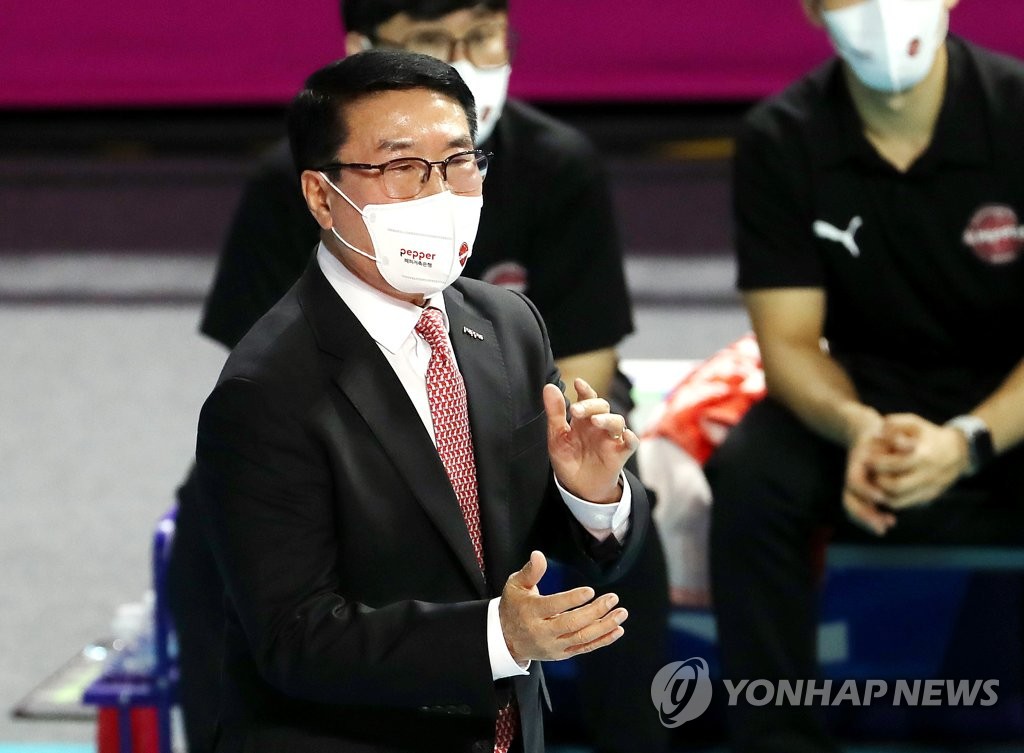 김연경에 끌려간 페퍼저축은행…김형실 감독 "힘이 쭉쭉 빠져"