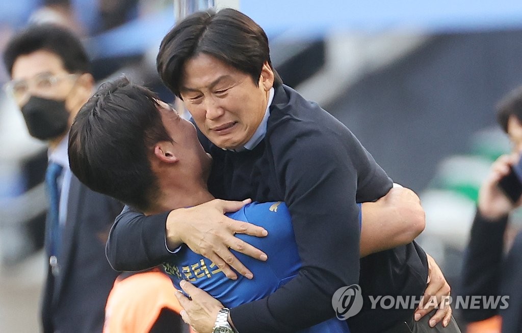 '극적 생존' 수원 이병근 감독 "다시는 밑에서 놀고 싶지 않다"