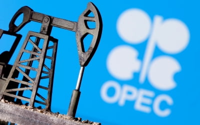 유가 다시 뛰어오르나..."OPEC+, 하루 100만 배럴 이상 감산 논의"