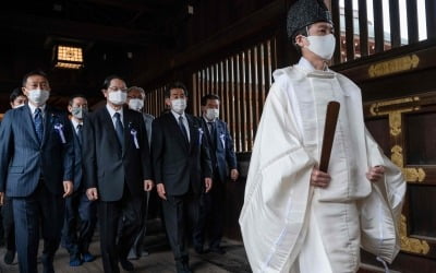 日 국회의원 90명, 전범 합사 야스쿠니신사 집단 참배