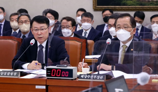 정봉훈 해양경찰청장이 21일 오전 국회 농림축산식품해양수산위원회에서 열린 해양수산부 및 소관기관 종합국감에서 발언하고 있다. 사진=연합뉴스