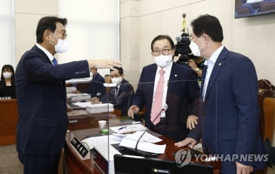 '이재명 허위사실 공표' 재판 놓고…행안위 국감 또 설전