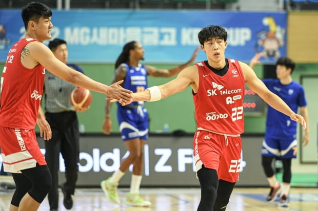 Reigning professional basketball champion SK Samsung defeated Yoo Jong-mi in a cup competition