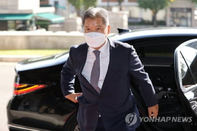 공수처, '골프접대 의혹' 이영진 재판관 후배 조사